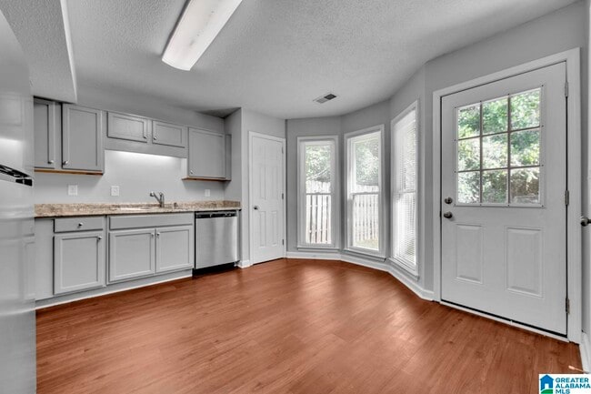 Building Photo - 4728 Cheshire Cir