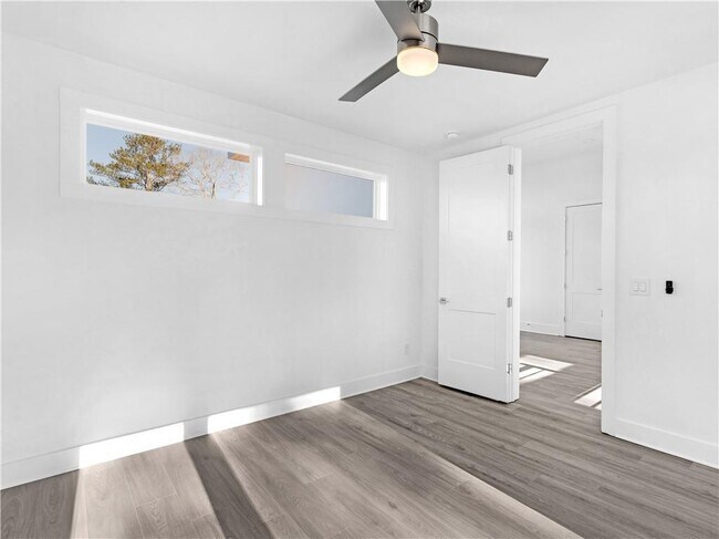 Building Photo - 3258 S Bay Dr