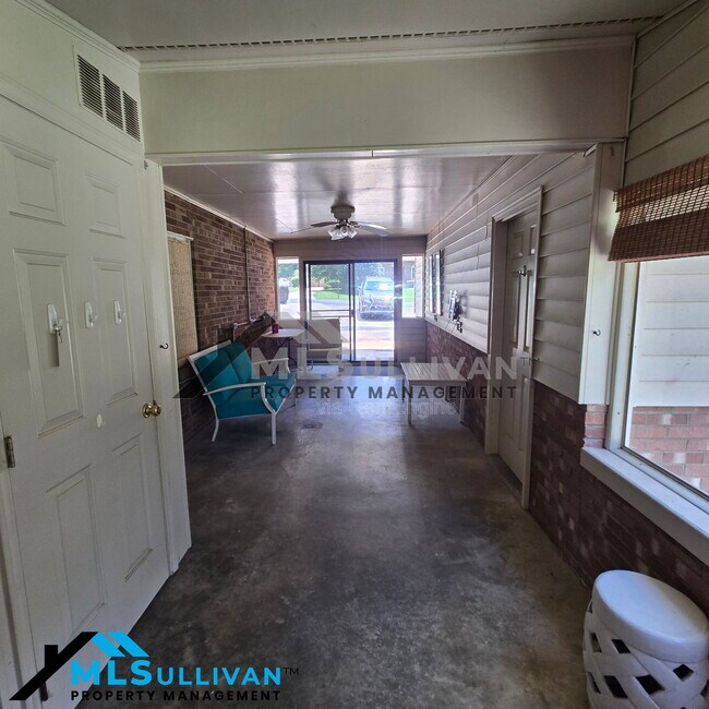 Building Photo - 2601 Cohnwood Dr