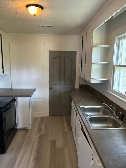 Building Photo - 1009 Mamie Street