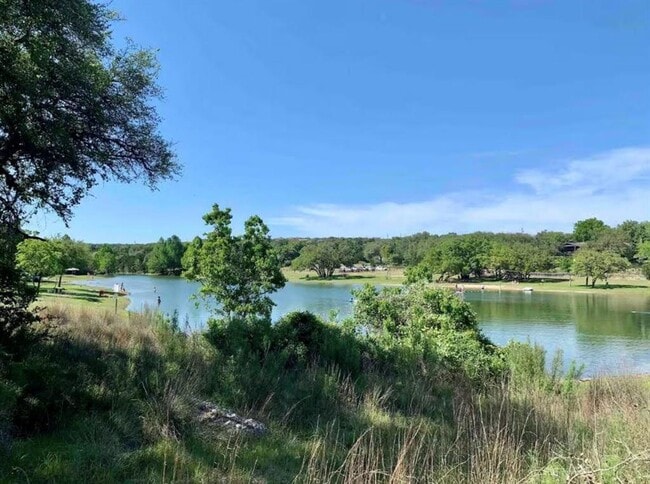 Building Photo - 10412 Parkwood Dr