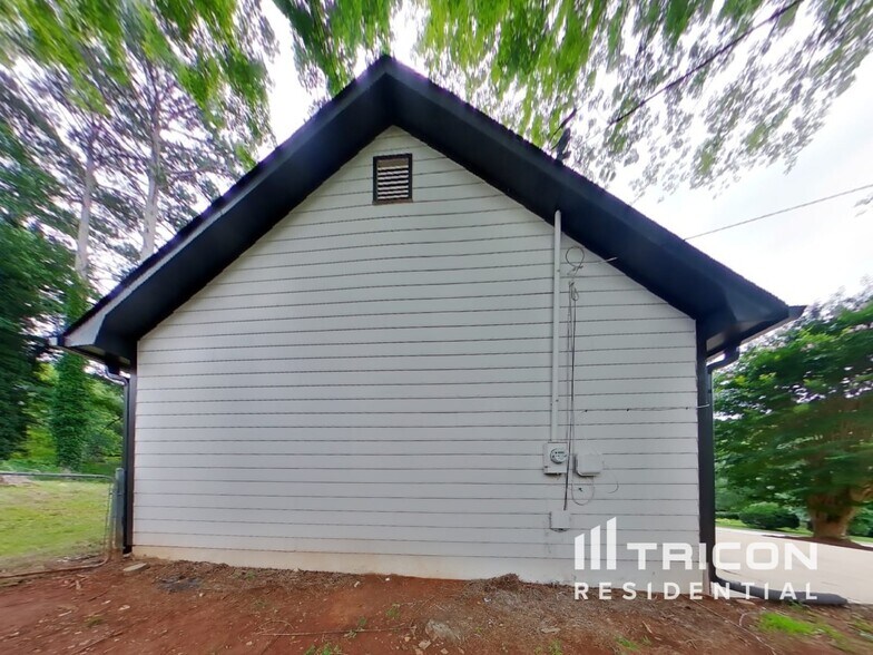Building Photo - 3216 Plymouth Rock Dr