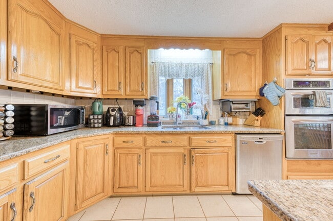 Building Photo - 51 Devaux Rd