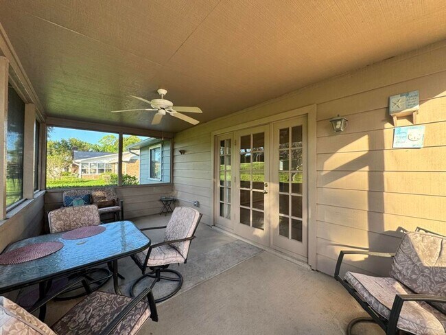 Building Photo - 3/2 in Pelican Bay