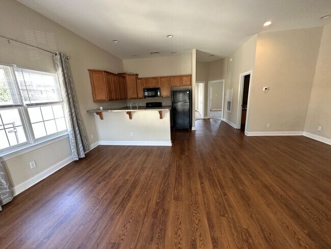 Building Photo - Upper Level Apartment in Wyndhurst