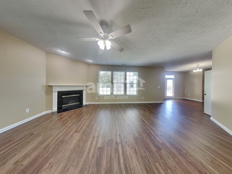 Building Photo - 5940 W Nautica Blvd