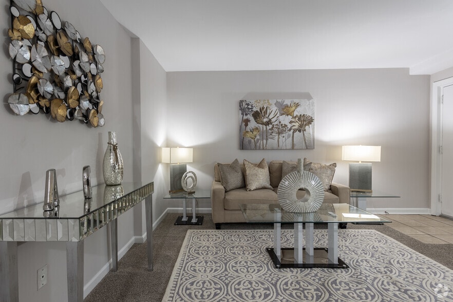 2BR, 1BA - 680SF - Living Room - Addison Chapel