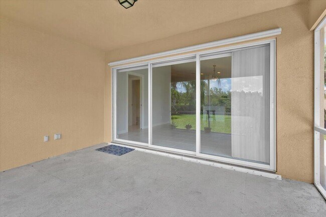Building Photo - 10882 SW Dardanelle Dr