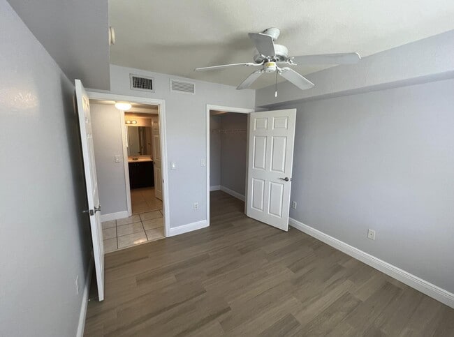 Building Photo - 6769 Heritage Grande