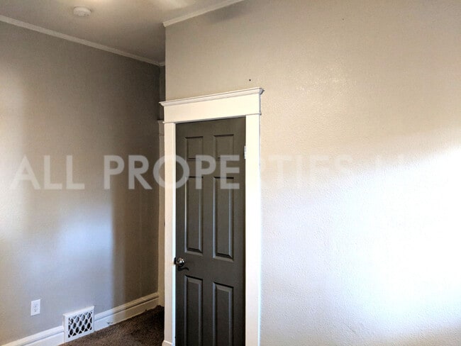 Building Photo - 1319 E 27th Ave