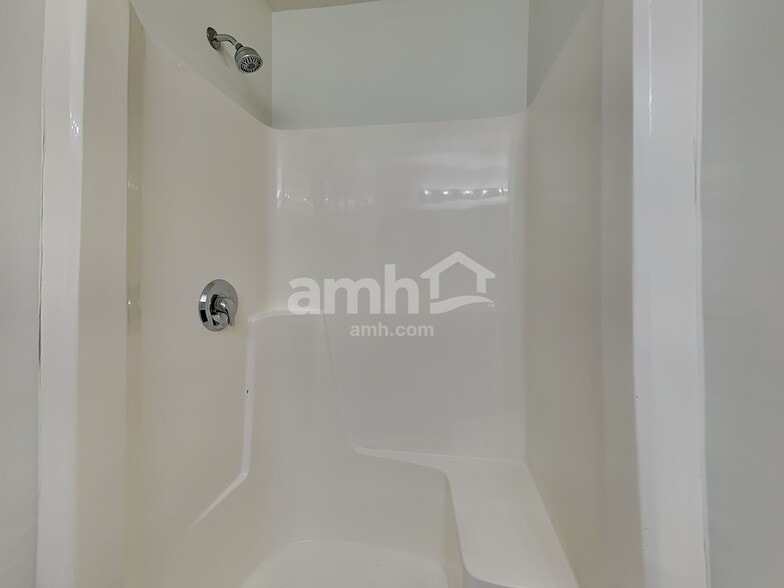 Building Photo - 102 Parkgate Ct