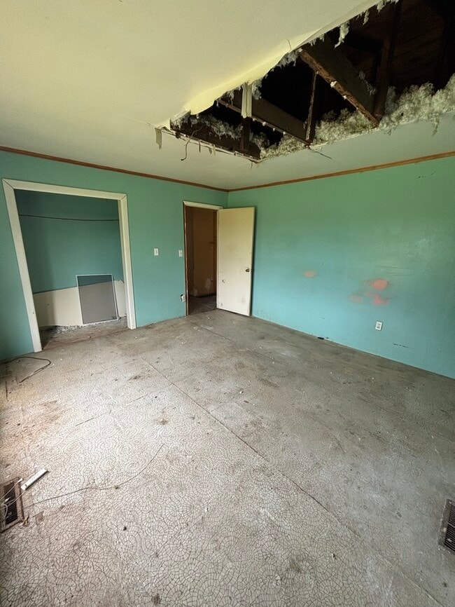 Building Photo - 2502 Lakeview Ave