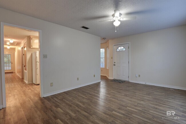 Building Photo - 12 Lancers Ln