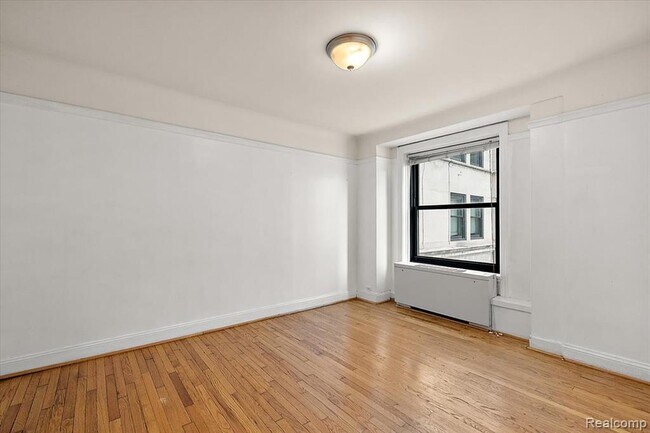 Building Photo - 15 E Kirby St