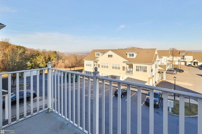 Building Photo - Bright, spacious 2-bedroom / 2-bath condo available now!