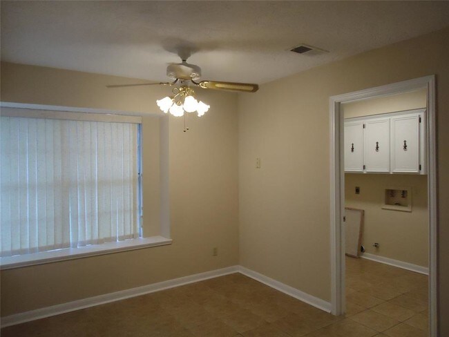 Building Photo - 10519 Brentway Dr