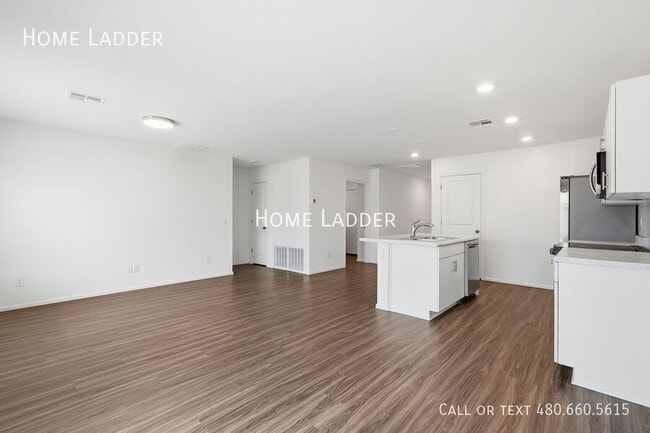 Building Photo - 1360 W Inca Dr