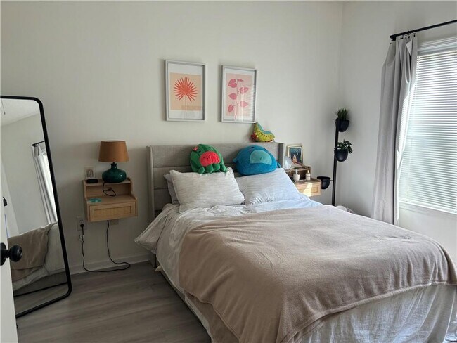 Building Photo - 955 Juniper St NE