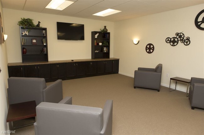 Building Photo - 41 E Park Dr