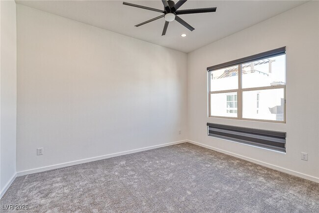 Building Photo - 643 Grey Saker St