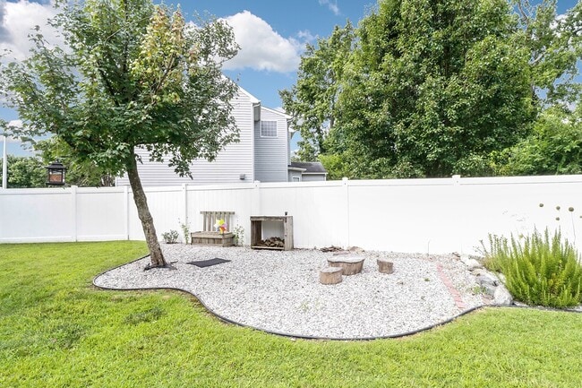 Building Photo - 1000 Pershing Ct