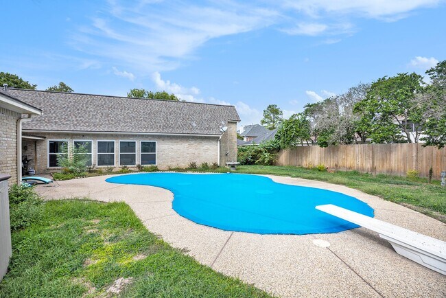 Building Photo - 15106 Dawnbrook Dr