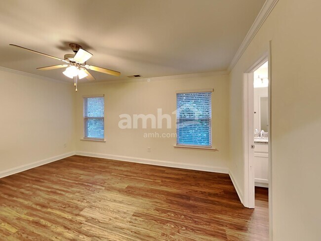 Building Photo - 234 McBee Pl