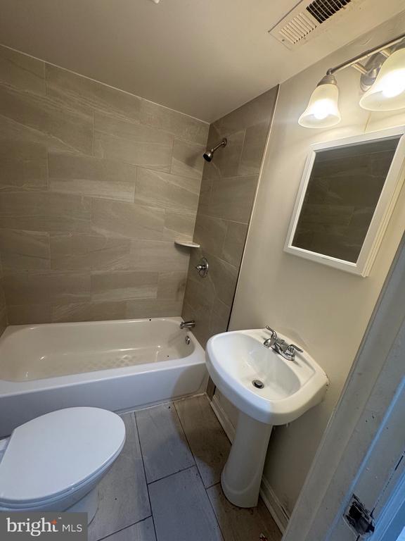 Building Photo - 1108 N Bond St