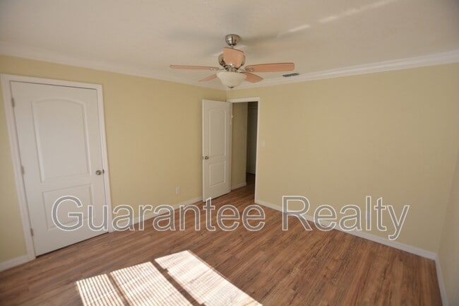 Building Photo - 808 Plum St