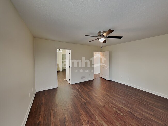 Building Photo - 1130 Mastell Dr