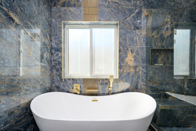 Building Photo - 6729 N 13th St