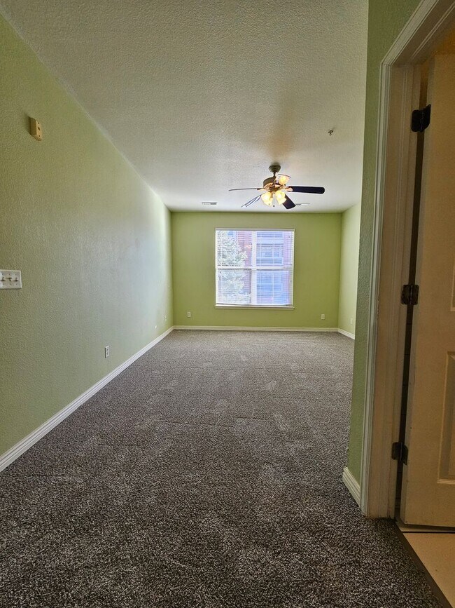Building Photo - Spacious 2 Bedroom 2 Bath Condo - Close To Buckley AFB, DIA, DTC - Garage