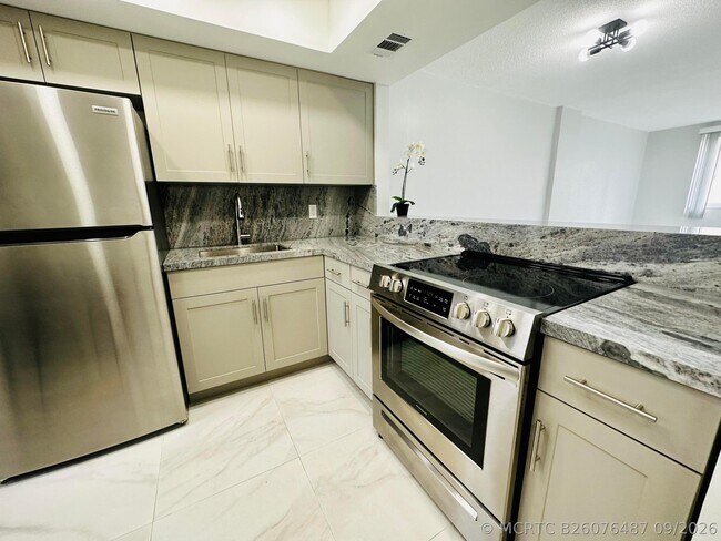 Building Photo - 1333 E Hallandale Beach Blvd