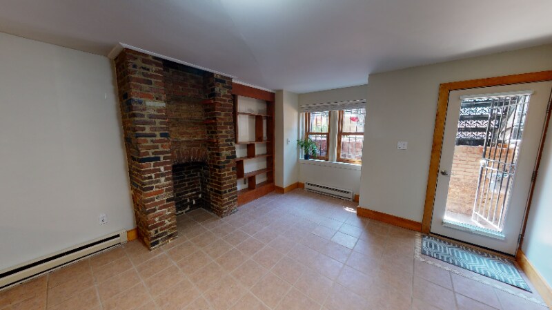 Building Photo - 608 Acker Pl NE