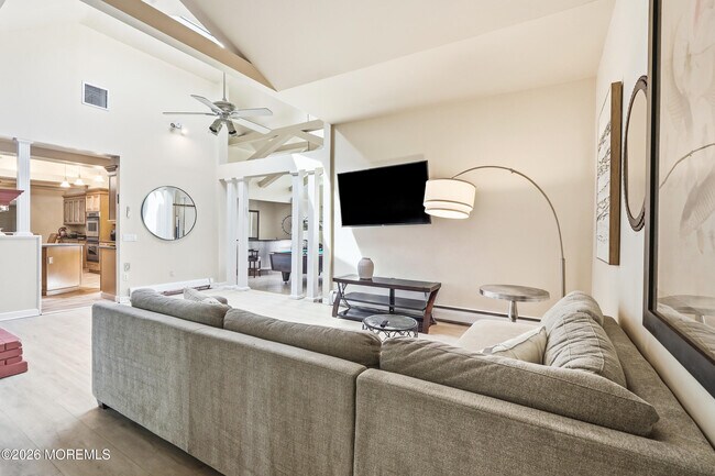 Building Photo - 470 Monmouth Pl
