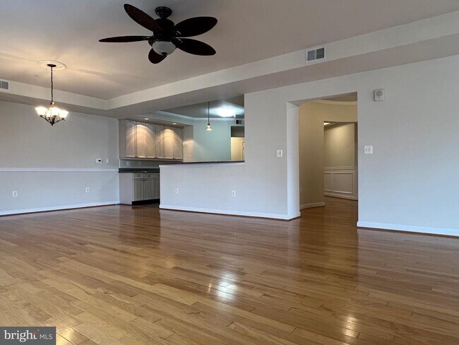 Building Photo - 485 Harbor Side St