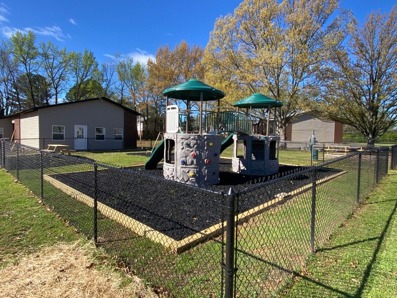 Primary Photo - West Towne Apartments