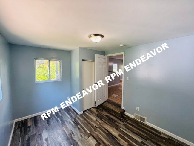 Building Photo - 3Bed/1Bath Available Now!