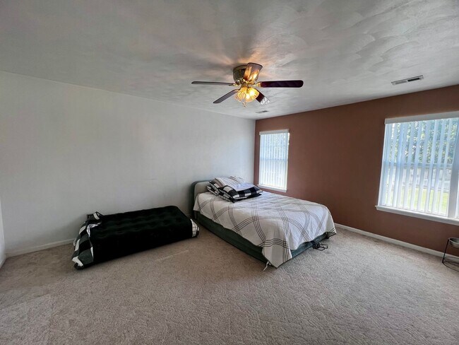 Building Photo - Beautiful 4 bedroom home in Chesapeake