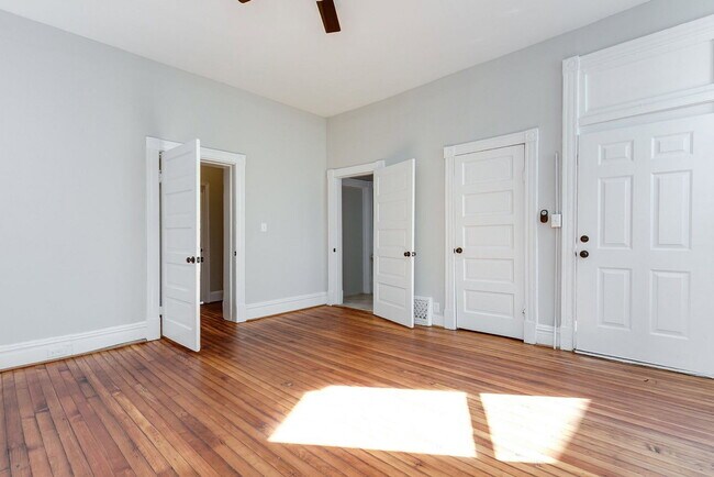 Building Photo - 3418 Carolina Ave