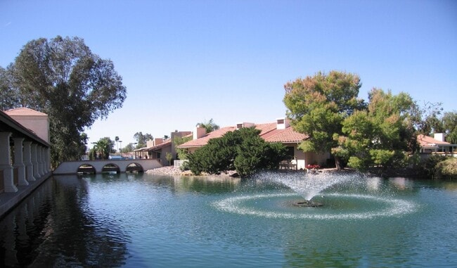 Building Photo - This beautifully appointed 3-bedroom, 2-bathroom condo seasonal rental Located in Leisure World A...