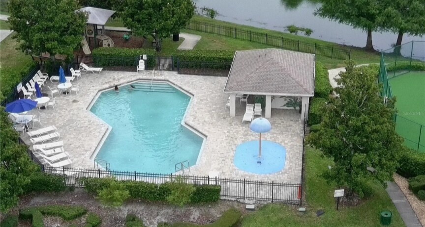 Building Photo - 423 Sandringham Ct