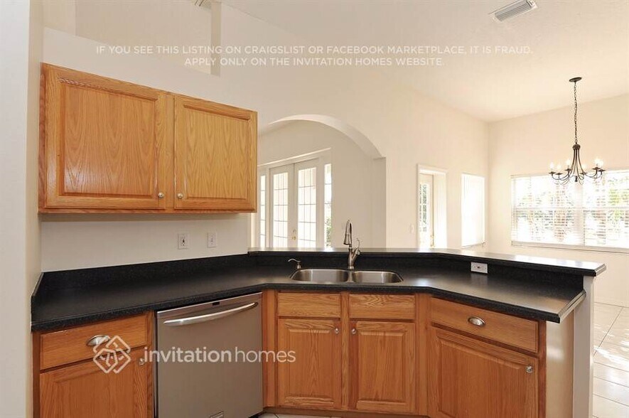 Building Photo - 2279 Couples Dr