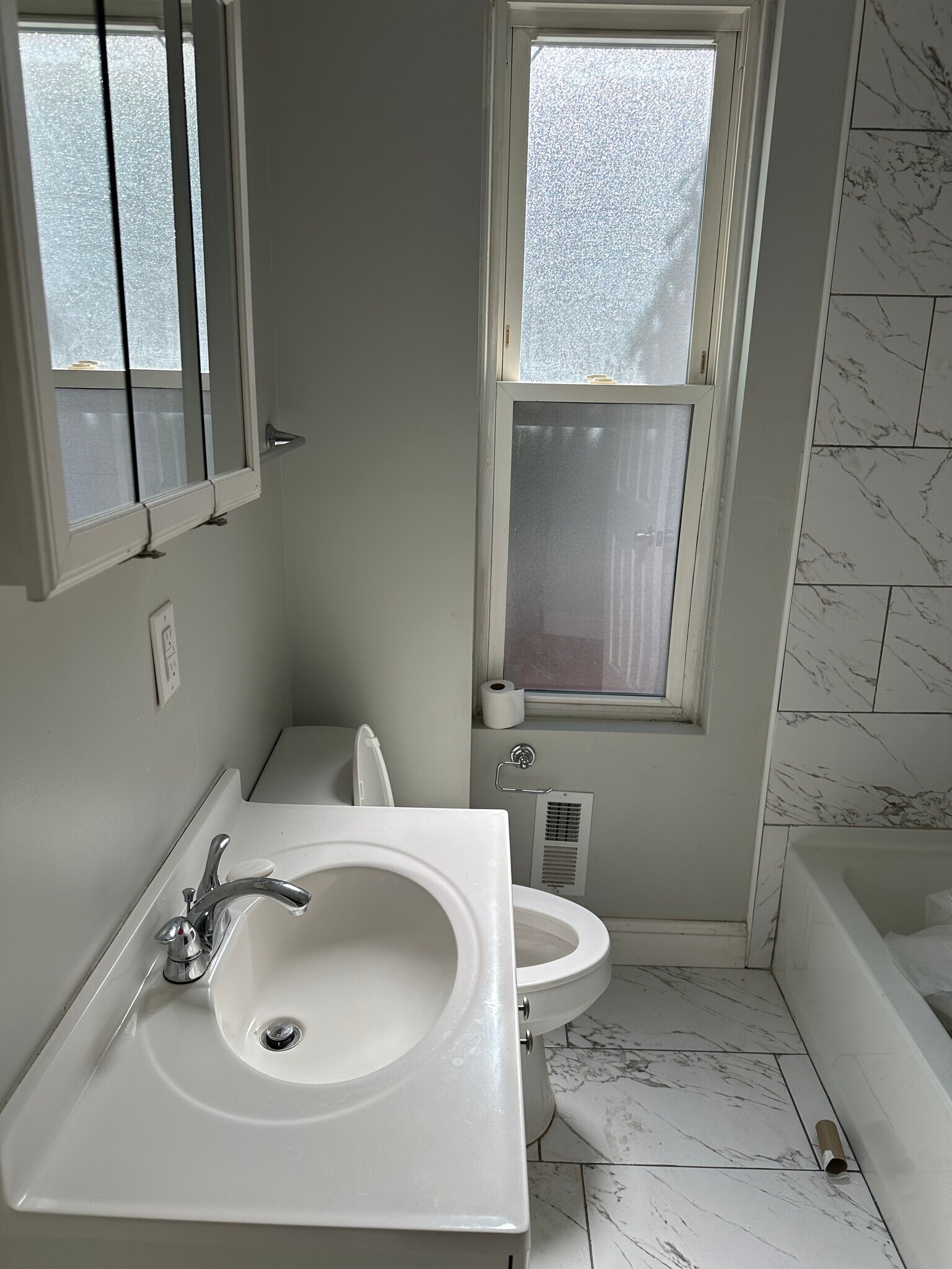 2nd floor hall bathroom - 6020 Kershaw St