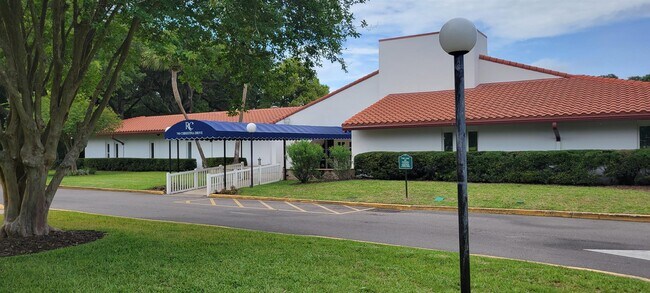 Building Photo - 214 Santos Ln