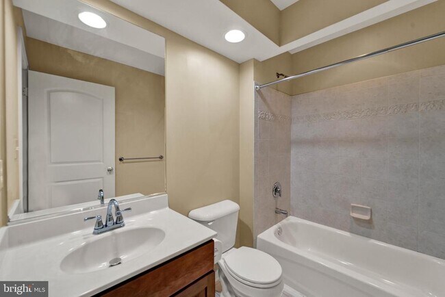 Building Photo - 19 Meadowlark Dr