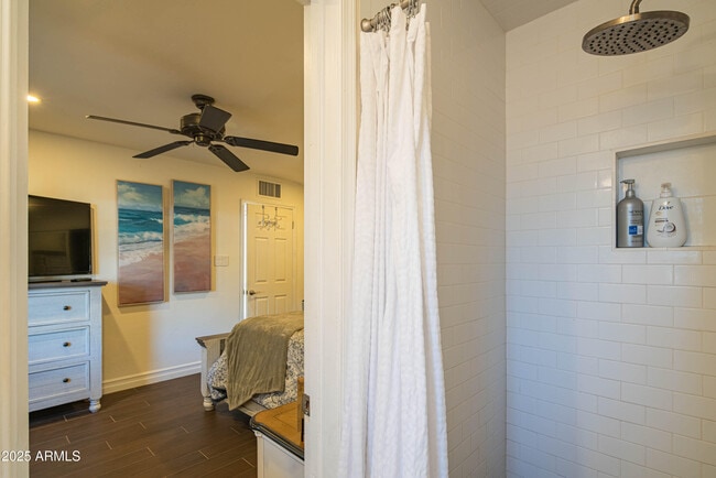 Building Photo - 1909 E Bethany Home Rd