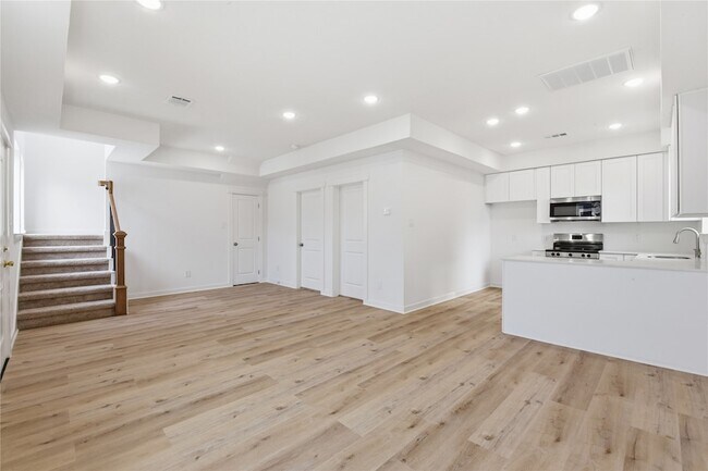 Building Photo - 4610 Providence St