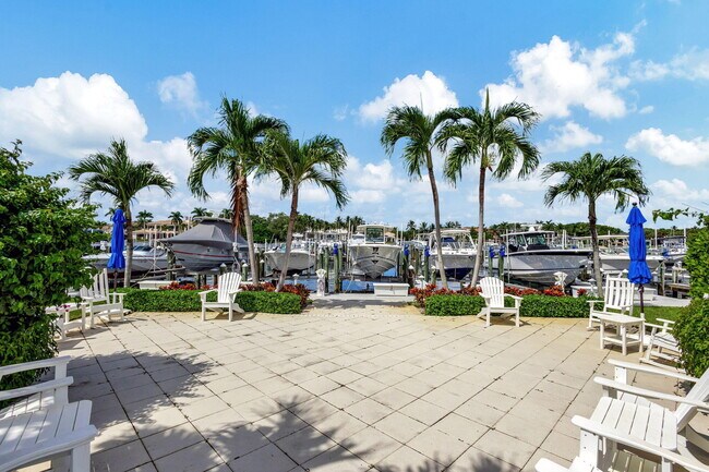 Building Photo - 444 Bay Colony Dr N