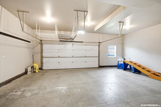 Building Photo - 13259 Rosser Dr